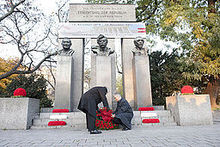 [1] Kranzniederlegung zur Erinnerung an die Ausrufung der Republik 1918 in Wien