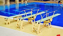 [1] Sprungbretter in einer Schwimmhalle