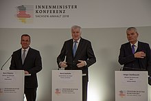 [1] Bei der Innenministerkonferenz treffen sich die Innenpolitiker der Bundesländer