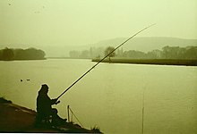 [1] ein Angler an der Ruhr