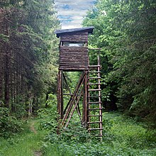 [3] eine Kanzel für Jäger