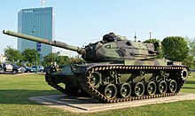[4] ein Panzer