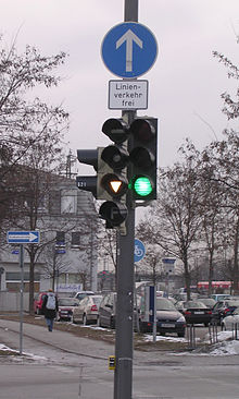 [2] Ampel für Kraftfahrer und Straßenbahnführer