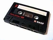 [5] Eine Kassette zur Aufnahme von Musik, Sprache, und Ähnlichem