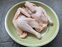 [3] zum Verzehr vorbereitetes Huhn