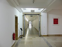 [2] Flur einer Behörde