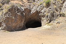 [1] Eingang zu einer Höhle