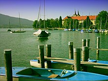 [1] Teilansicht der Stadt Tegernsee mit gleichnamigem Kloster und Ufer des gleichnamigen Sees