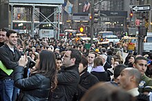 [3] ein Heer von Menschen als potenzielle Käufer beim Shoppen anlässlich des Black Friday in New York