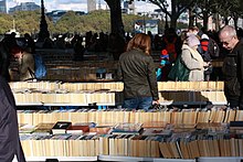 [1, 2] Stöbern in und Verkauf von gebrauchten Büchern an der Themse