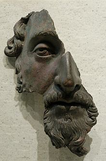 [2] eine Bronze; ein Fragment einer Bronzebüste von Marcus Aurelius