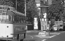 [5] Verkehrspolizist in Bonn auf einer Kanzel (1961)