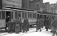 [2] Heimkehrer aus sowjetischer Kriegsgefangenenschaft in Berlin (März 1948)
