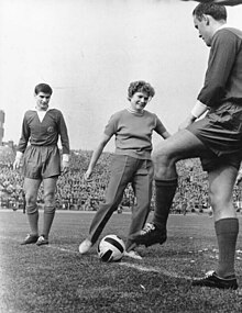 [1] Anstoß eines Europapokalspiels zwischen der DDR und Ungarn 1963