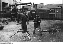 [1] Stellmacher bei der Arbeit (fotografiert 1948)