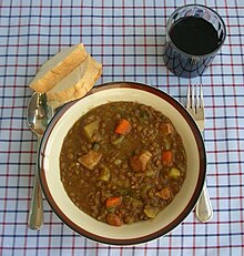 [1] ein Teller Linsensuppe