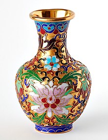 [1] eine handbemalte chinesische Vase