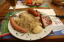 [1] Sauerkraut mit Beilagen