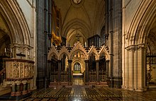 [1] links die Kanzel nahe dem Chorgitter/der Chorschranke in der Christ Church Cathedral in Dublin