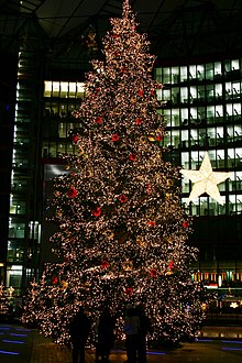 [1] Weihnachtsbaum im Forum des Sony Centers am Potsdamer Platz, Berlin; Aufnahme vom 28.12.2005