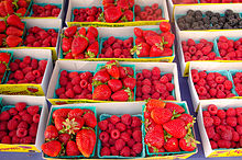 [1] Himbeeren, Erdbeeren, Brombeeren im Markt