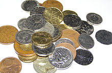 [1] Geld in Form von Euro-Münzen, Schweizer Franken, Tschechischen Kronen und Rubel