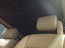[5] Himmel mit Sternenoptik in einem Auto