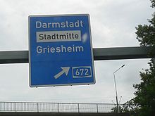 [5] Verkehrsschild für die Abfahrt 672 auf der Deutschen Autobahn A5