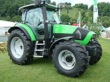 [1] moderner Traktor (Deutz-Fahr Agroton K610); Aufnahme vom 5. Juli 2009