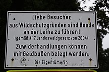 [1] Hunde sind an der Leine zu führen.