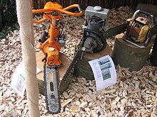 [1] Motorsägen