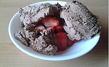 [1] Erdbeeren mit Schokoladeneis