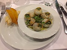 [2] „escargots à la bourguignonne“, ein französisches Gericht mit im eigenen Gehäuse gratinierten Schnecken;
Aufnahme von Benutzer Kgbo am 9. Juli 2016