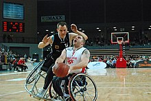 [1] Rollstuhlfahrer beim Basketball