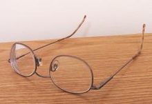 [3] Bügel an einer Brille