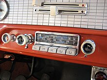 [1] ein historisches Autoradio