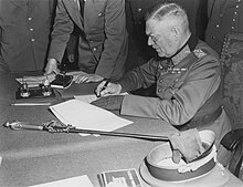 [1] Die Unterzeichnung der bedingungslosen Kapitulation durch Wilhelm Keitel besiegelte das Kriegsende des Zweiten Weltkrieges in Deutschland.