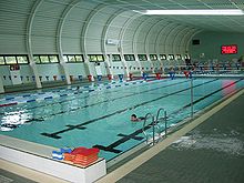 [1] ein Hallenschwimmbad