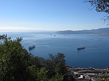 [3] Straße von Gibraltar, im Vordergrund das europäische, im Hintergrund das afrikanische Festland