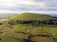 [1] ein Hügel in England