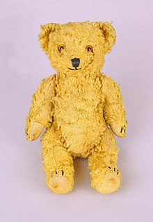 [1] ein im Belgrader Museum für Wissenschaft und Technik ausgestellter Teddy;
Aufnahme von Miloš Jurišić am 22. Februar 2019