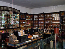 [1] eine historische Apotheke