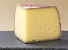 [1] ein Stück Käse