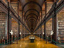 [2] die Tiefe des Long Room der Bibliothek des Trinity College