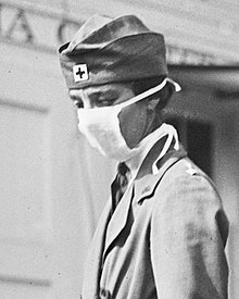 [2] eine Atemmaske, wie sie während der Spanischen Grippe 1918 getragen wurde