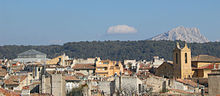 [1] Blick über Aix-en-Provence auf die Montagne Sainte-Victoire