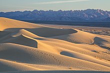 [1] Dünen im Naturschutzgebiet Cadiz Dunes Wilderness im US-Bundesstaat Kalifornien;
Aufnahme von Rob Wick vom Bureau of Land Management am 17. Juni 2015
