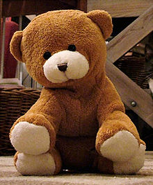 [1] ein Teddybär;
Aufnahme von Benutzer Jonik am 21. Dezember 2004