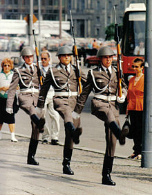 [4] Wehrdienst wurde in der DDR bei der Asche geleistet