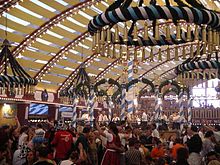 [1] Innenansicht eines Festzelts auf dem Münchner Oktoberfest